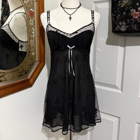 Flora Nikrooz Black Floral Embroidered & White Dark Coquette Babydoll Slip L/M - Picture 1 of 8